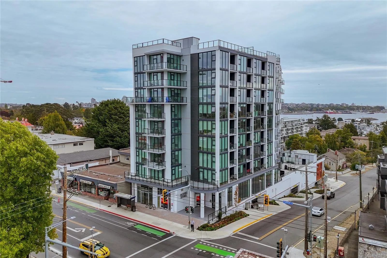 899 Esquimalt Rd
