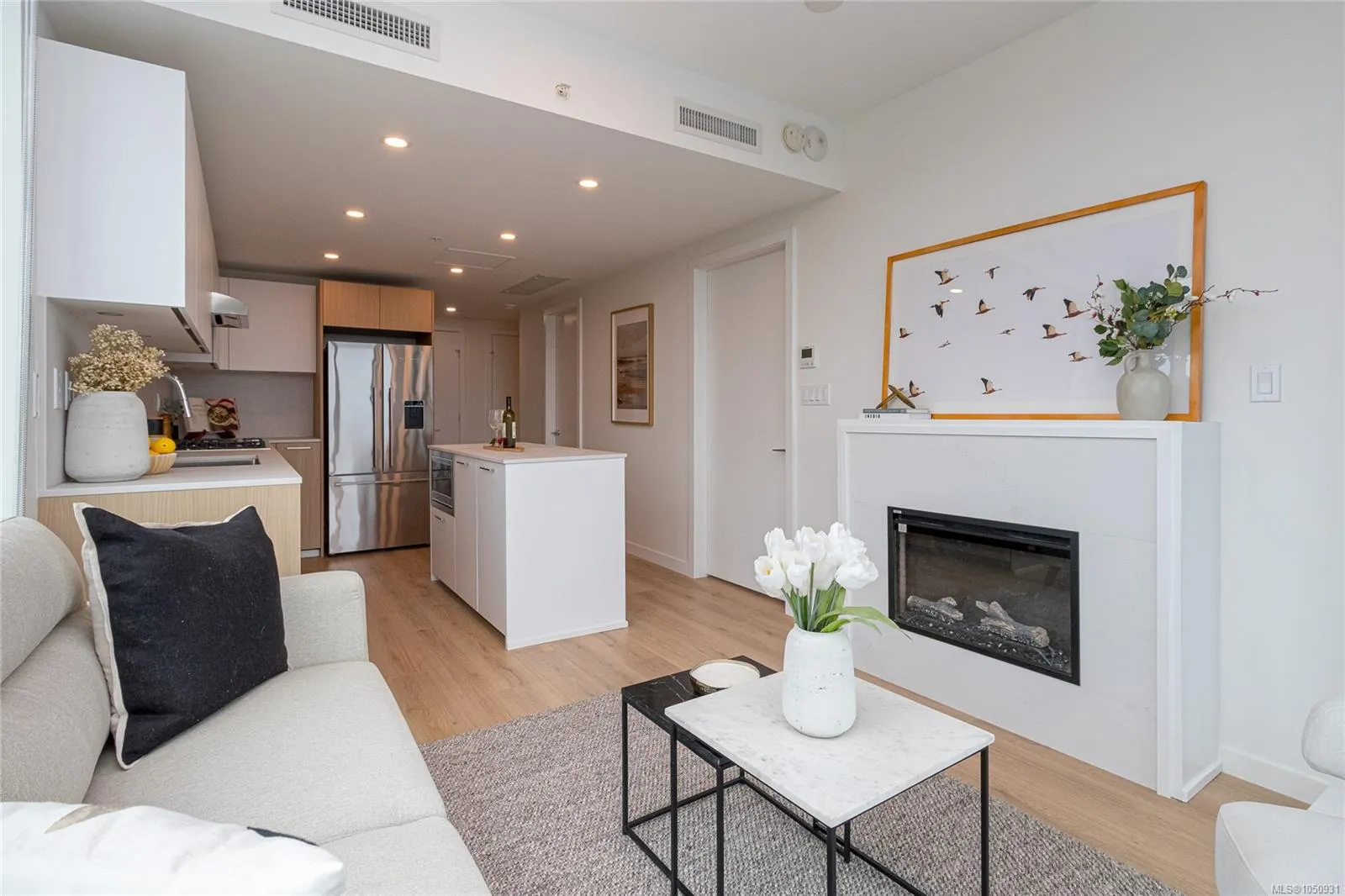 899 Esquimalt Rd