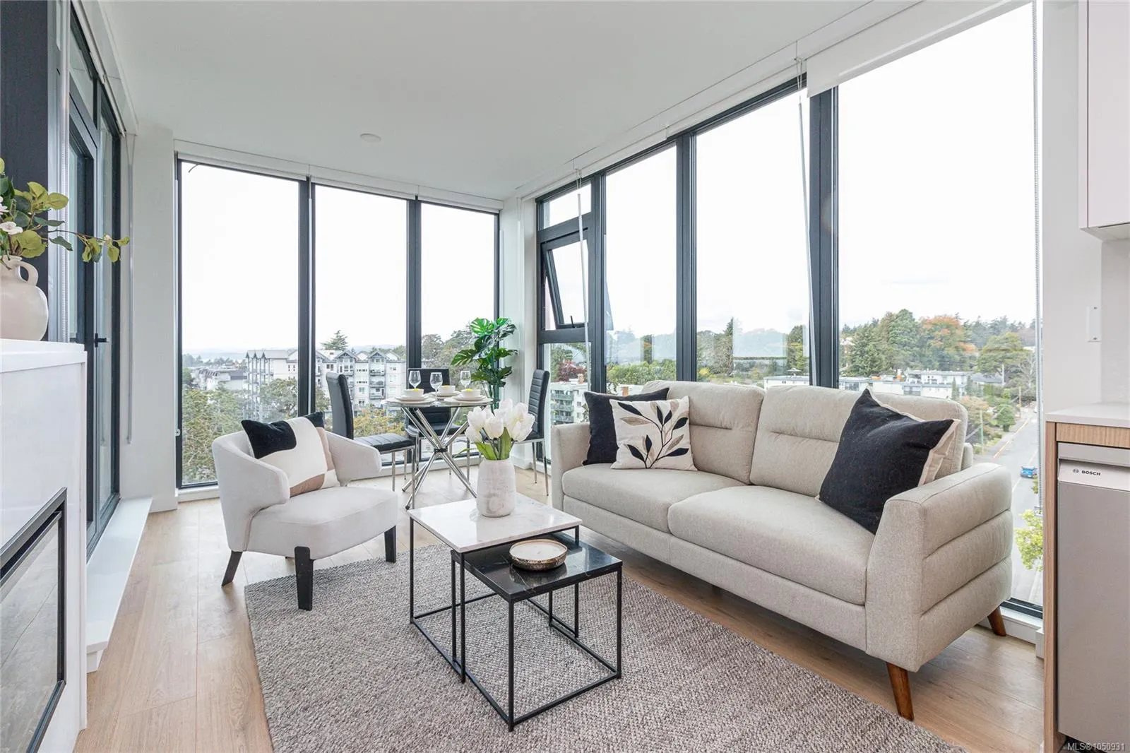 899 Esquimalt Rd