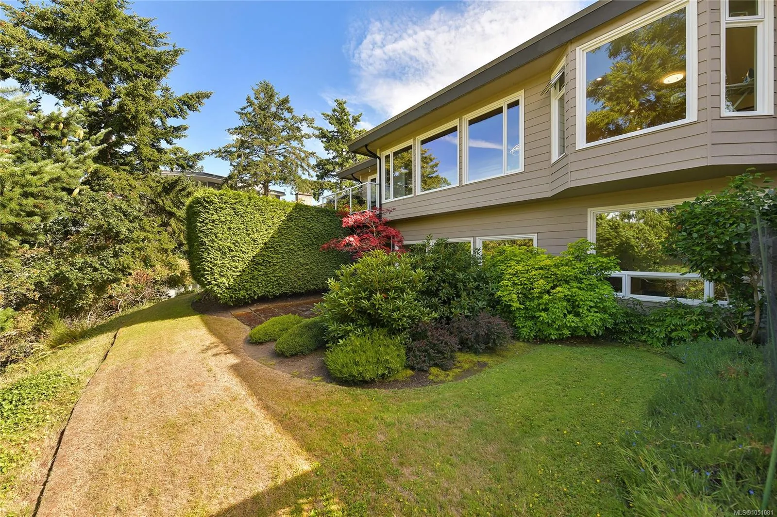 2829 Arbutus Rd