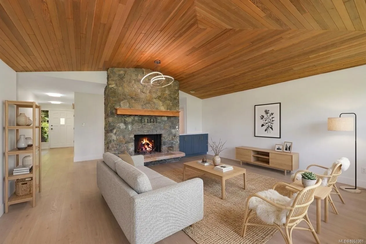 2829 Arbutus Rd