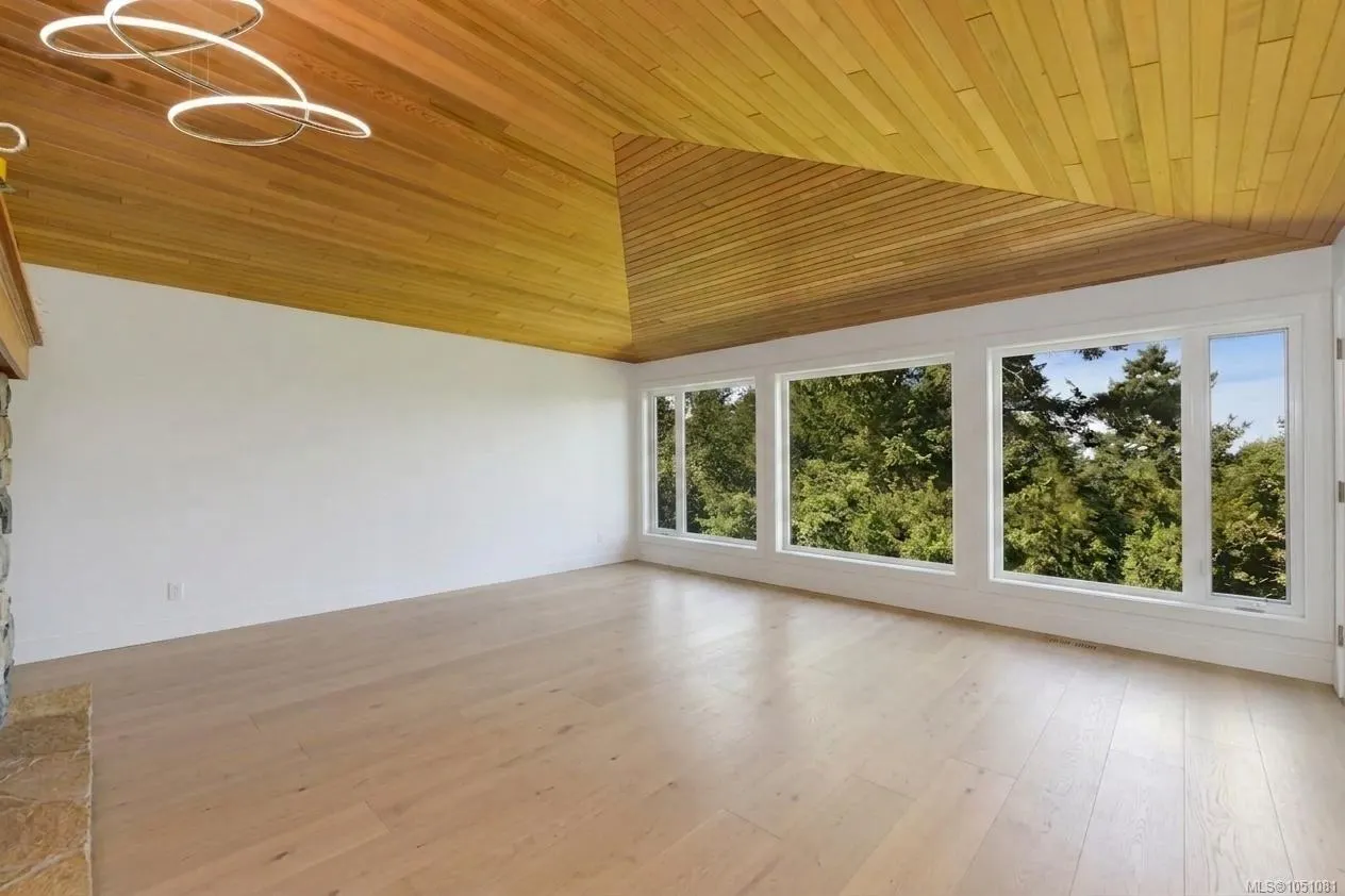 2829 Arbutus Rd