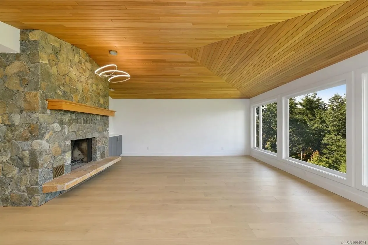 2829 Arbutus Rd