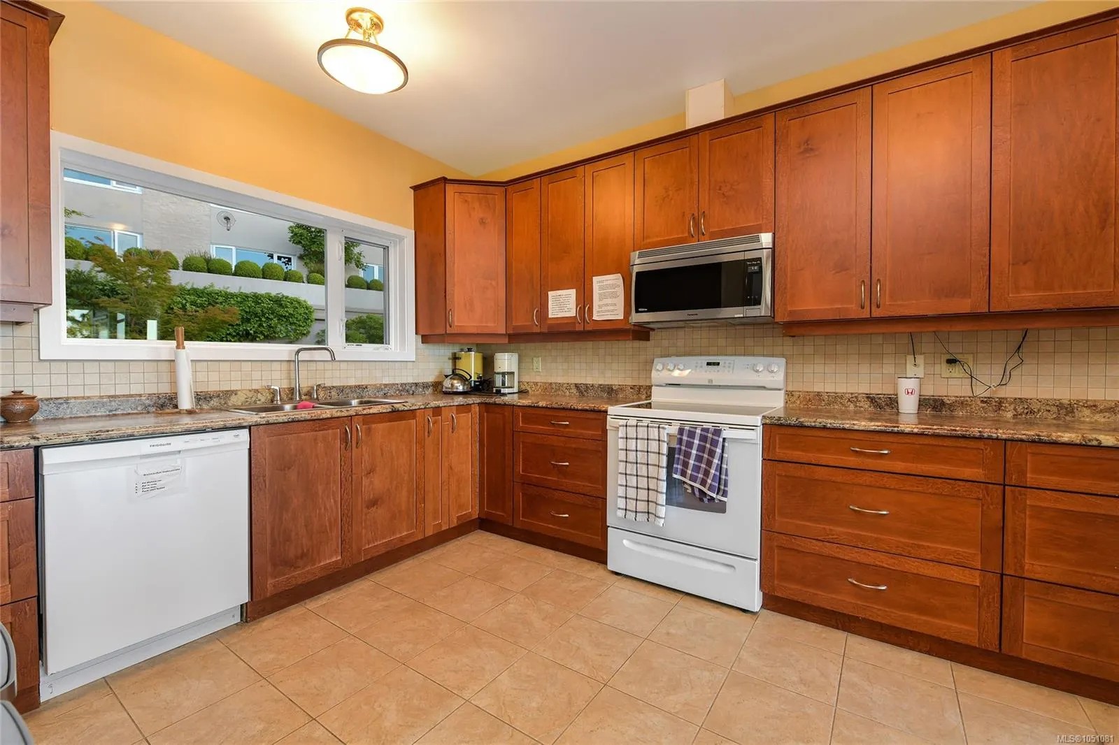 2829 Arbutus Rd