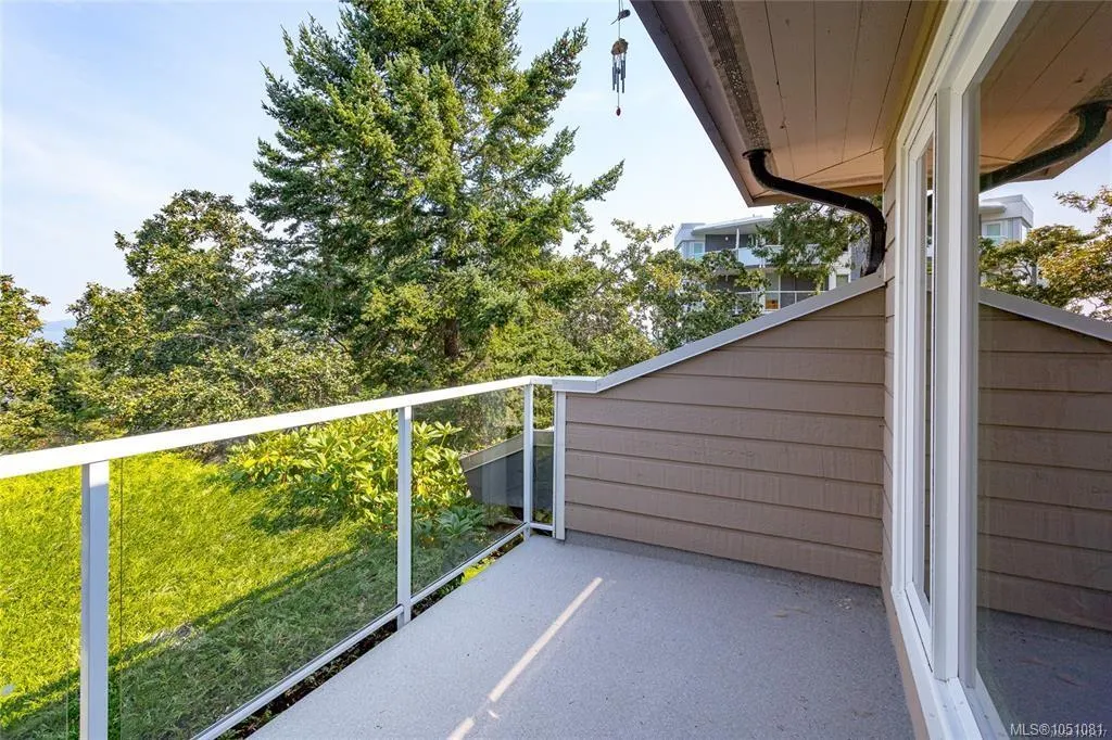 2829 Arbutus Rd