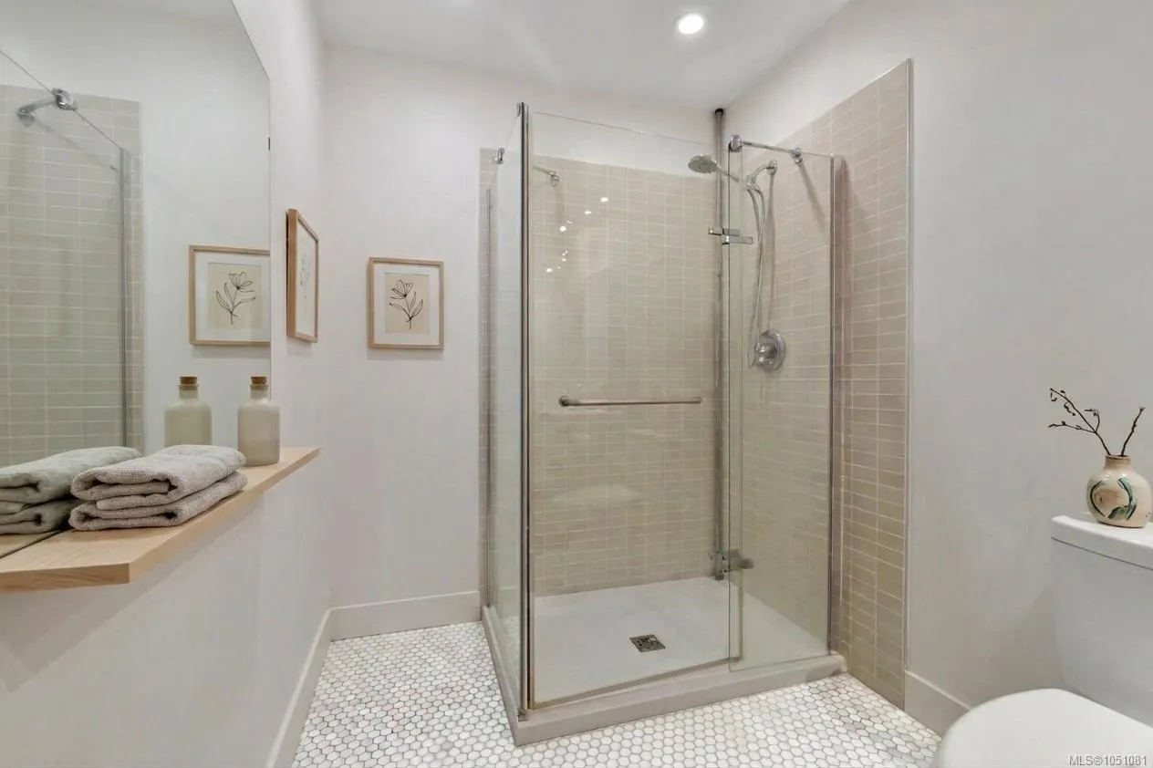 2829 Arbutus Rd