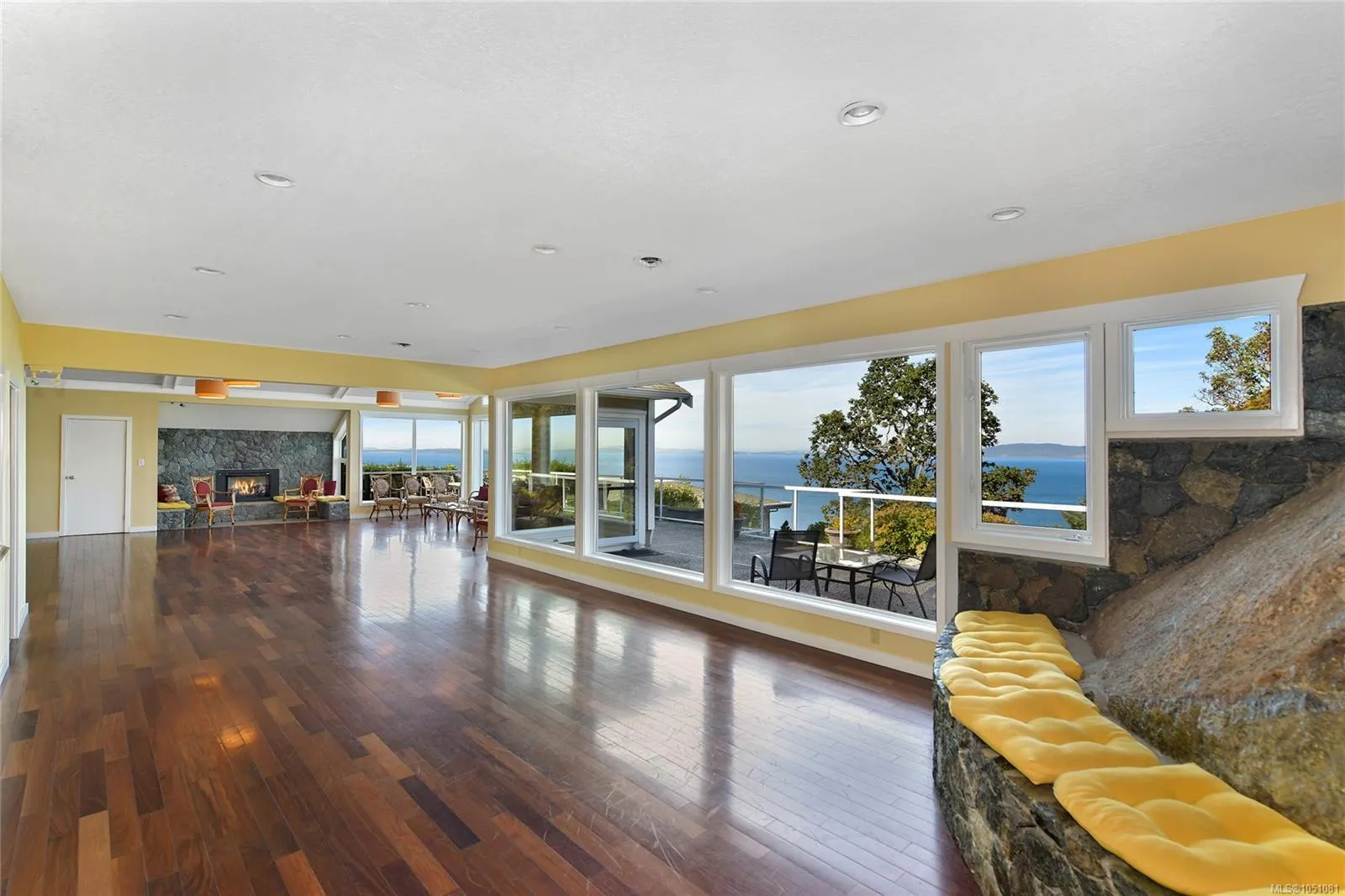 2829 Arbutus Rd