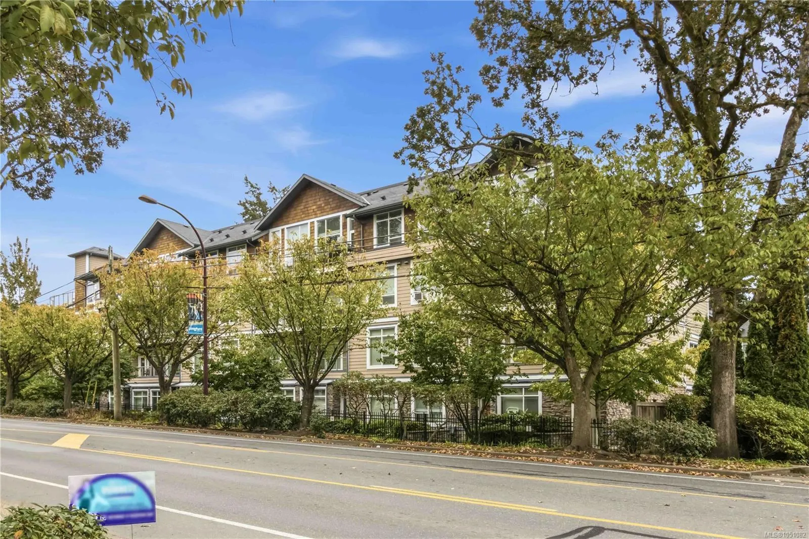 611 Goldstream Ave