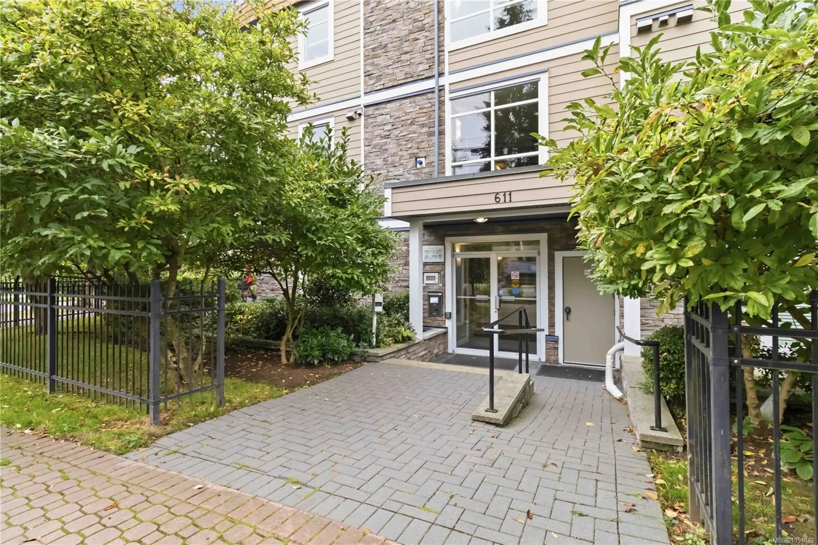 611 Goldstream Ave