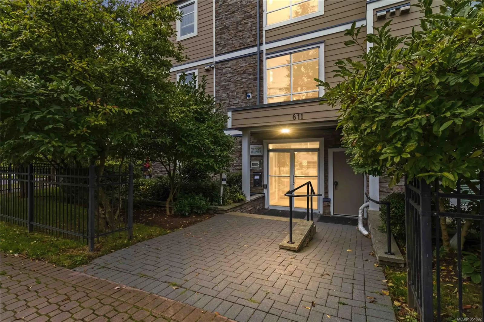 611 Goldstream Ave