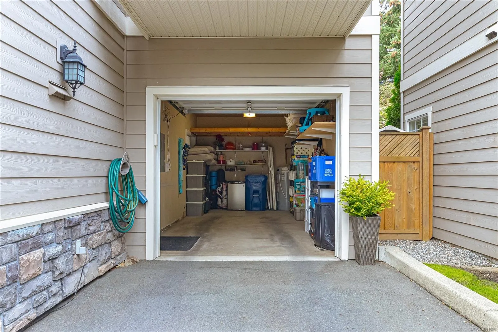 937 Skogstad Way