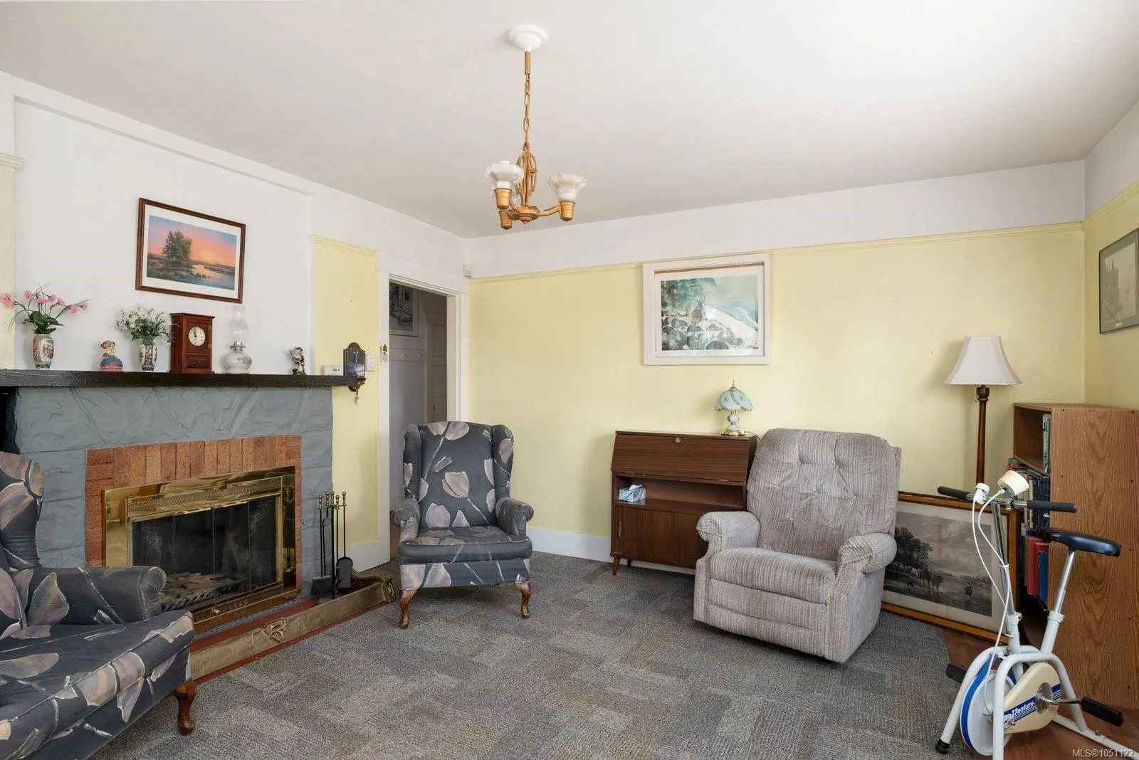 1183 Hillgrove Rd