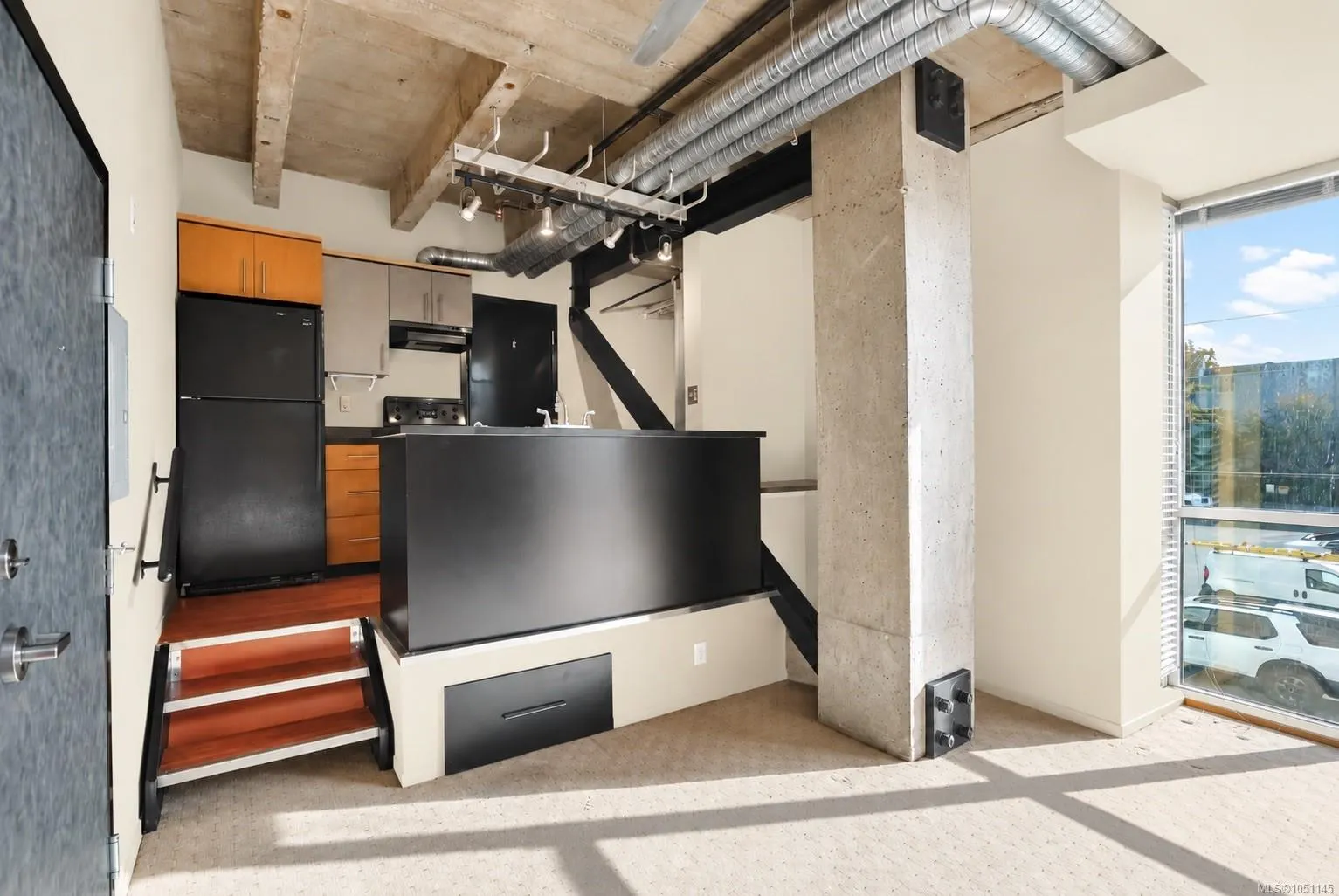 1061 Fort St