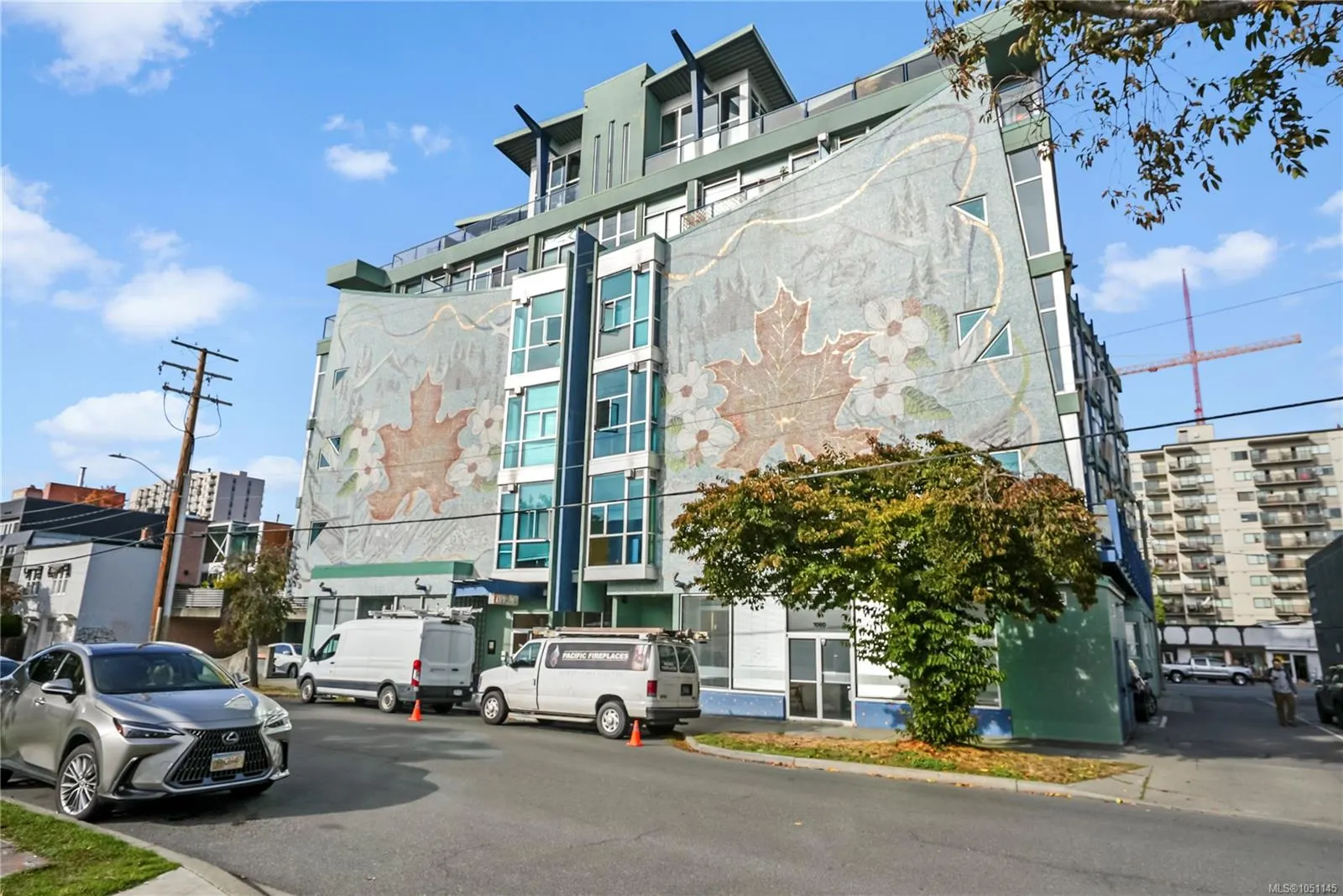 1061 Fort St