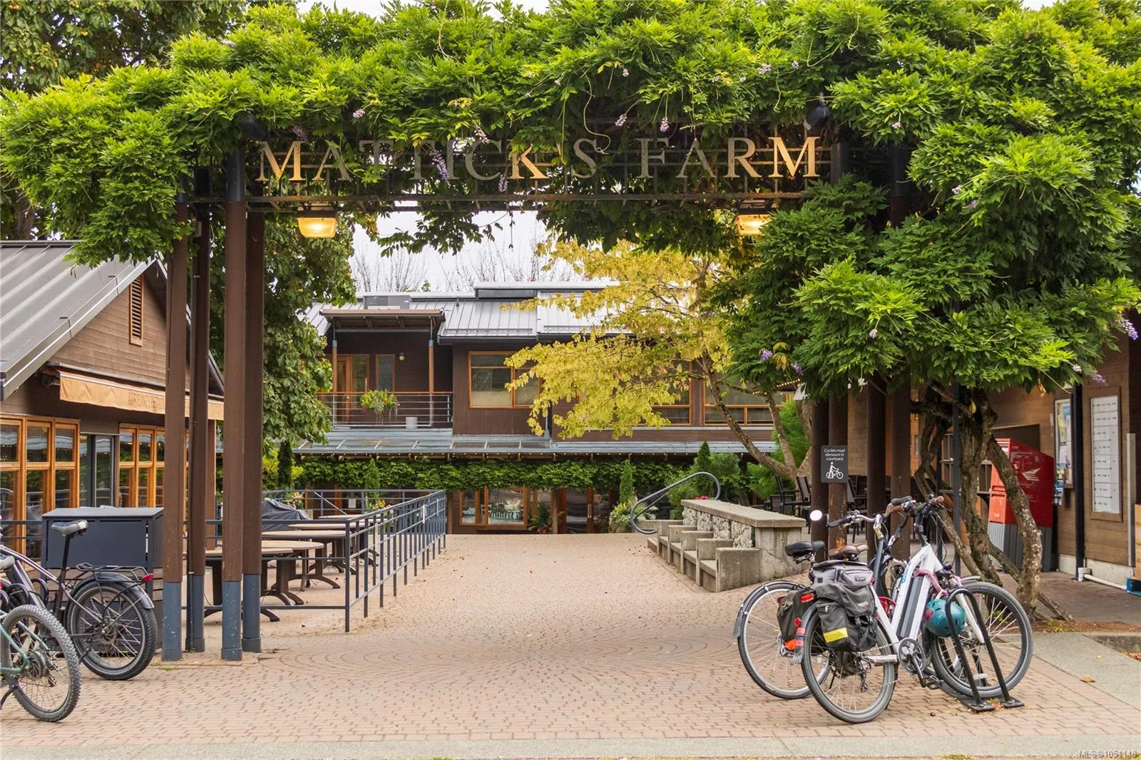 5329 Cordova Bay Rd