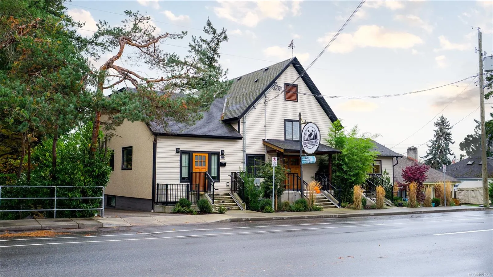 7925 East Saanich Rd
