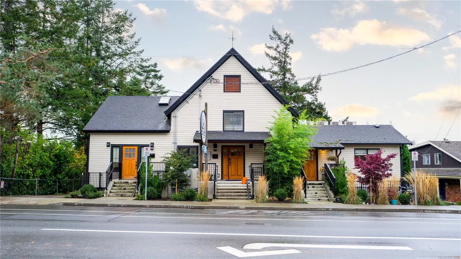 7925 East Saanich Rd