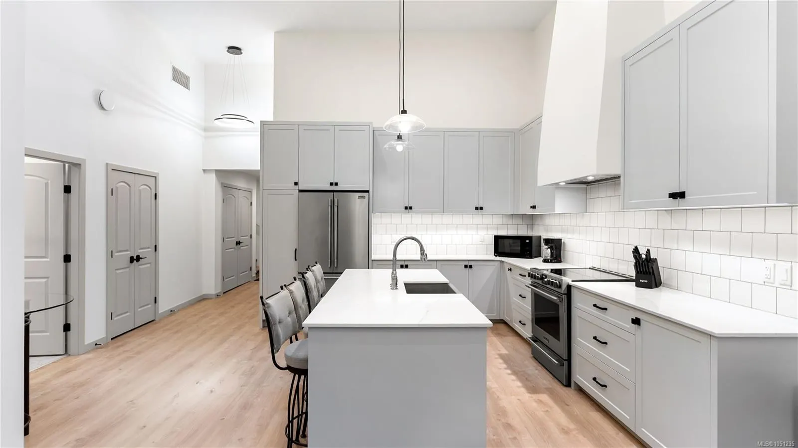 7925 East Saanich Rd