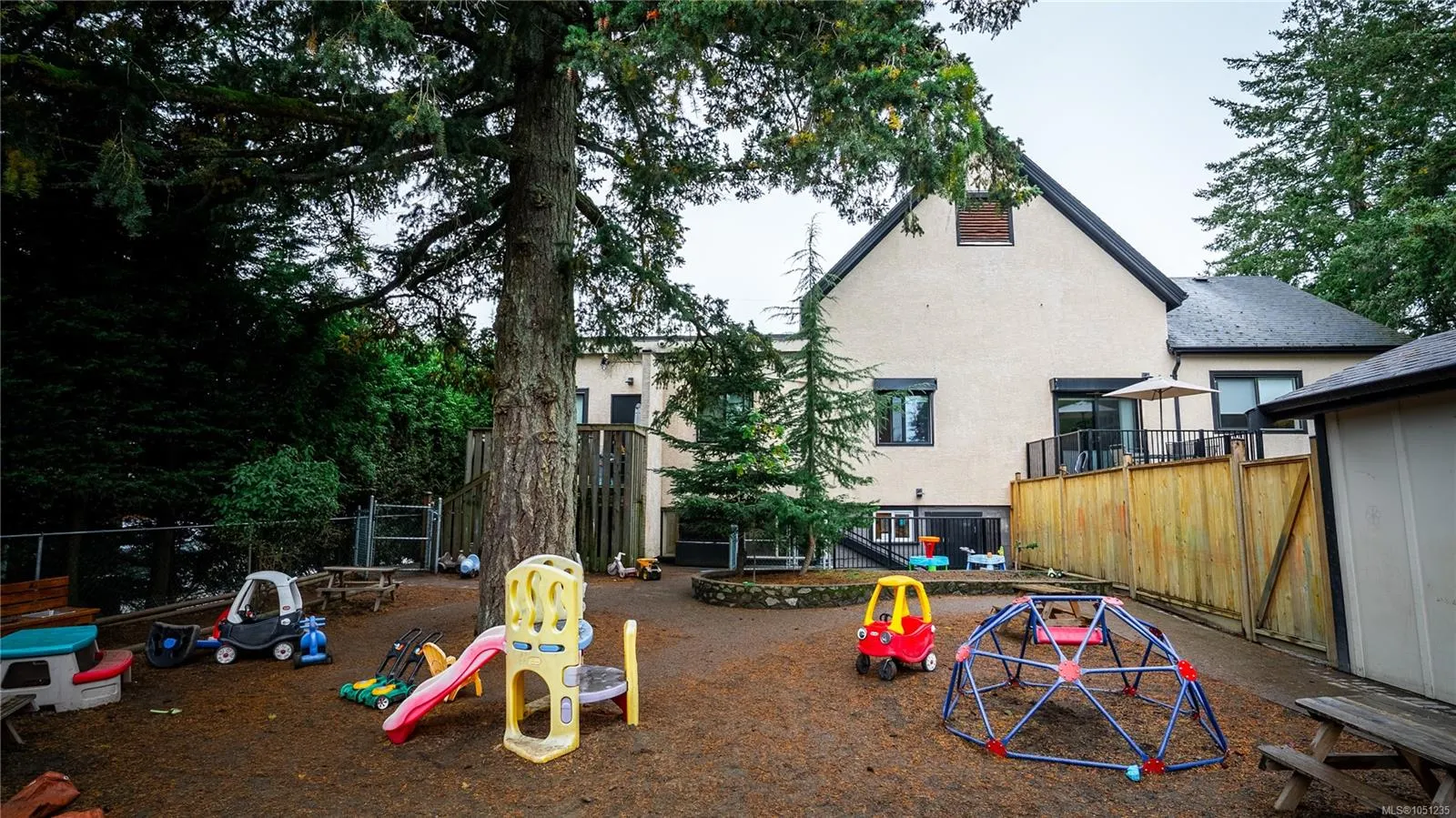 7925 East Saanich Rd