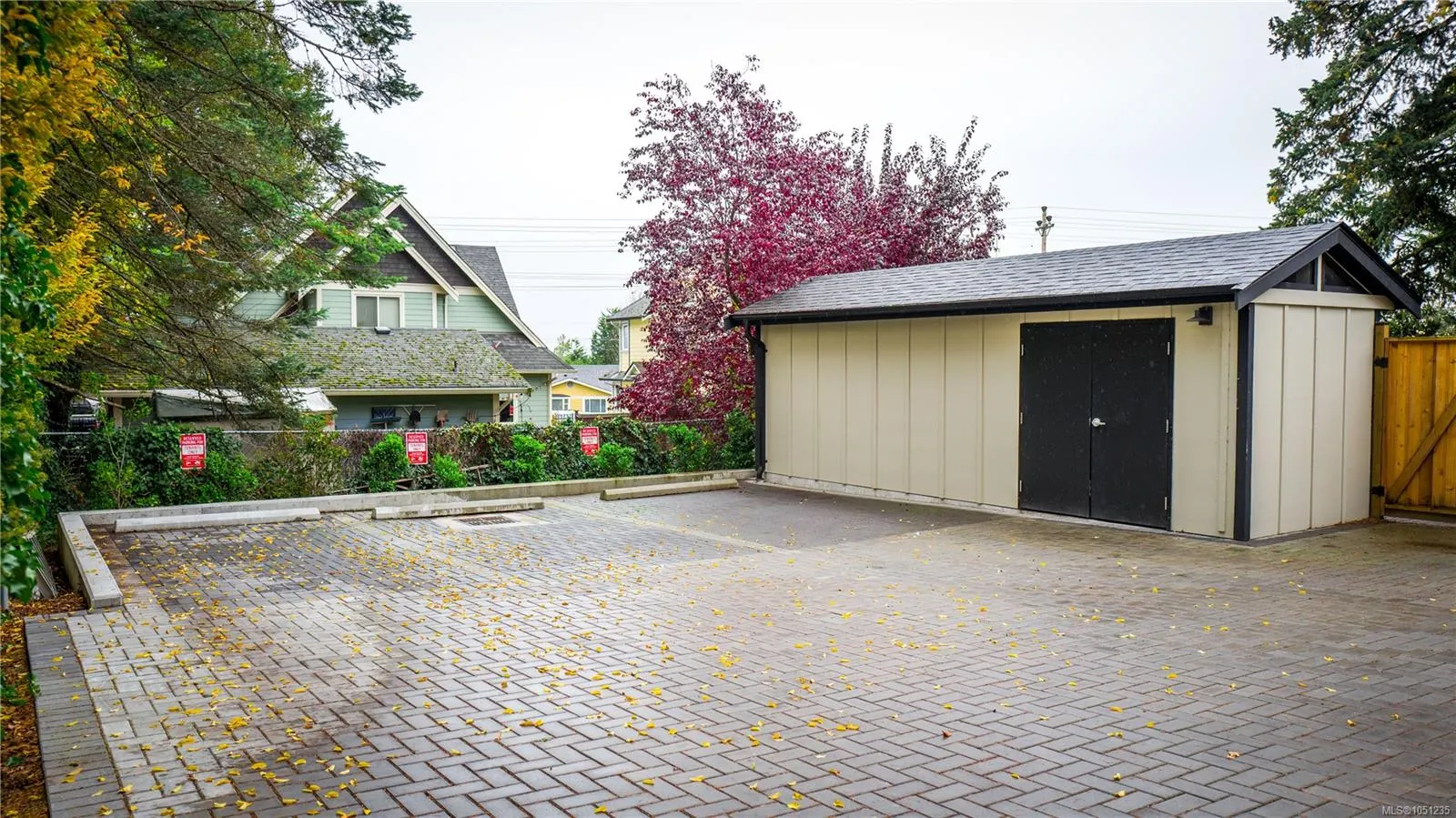 7925 East Saanich Rd