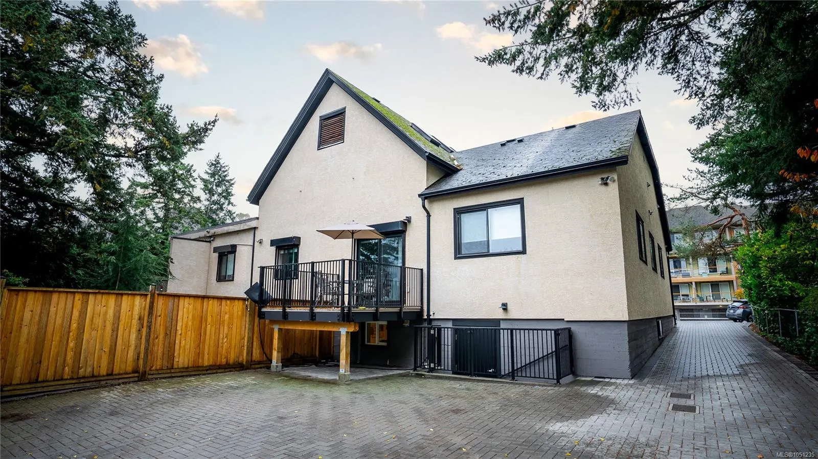 7925 East Saanich Rd