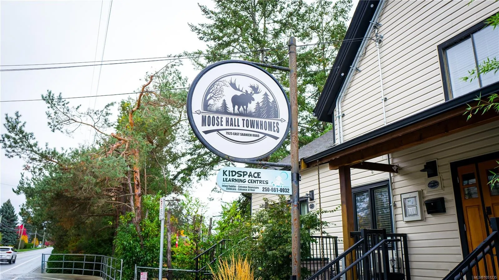 7925 East Saanich Rd