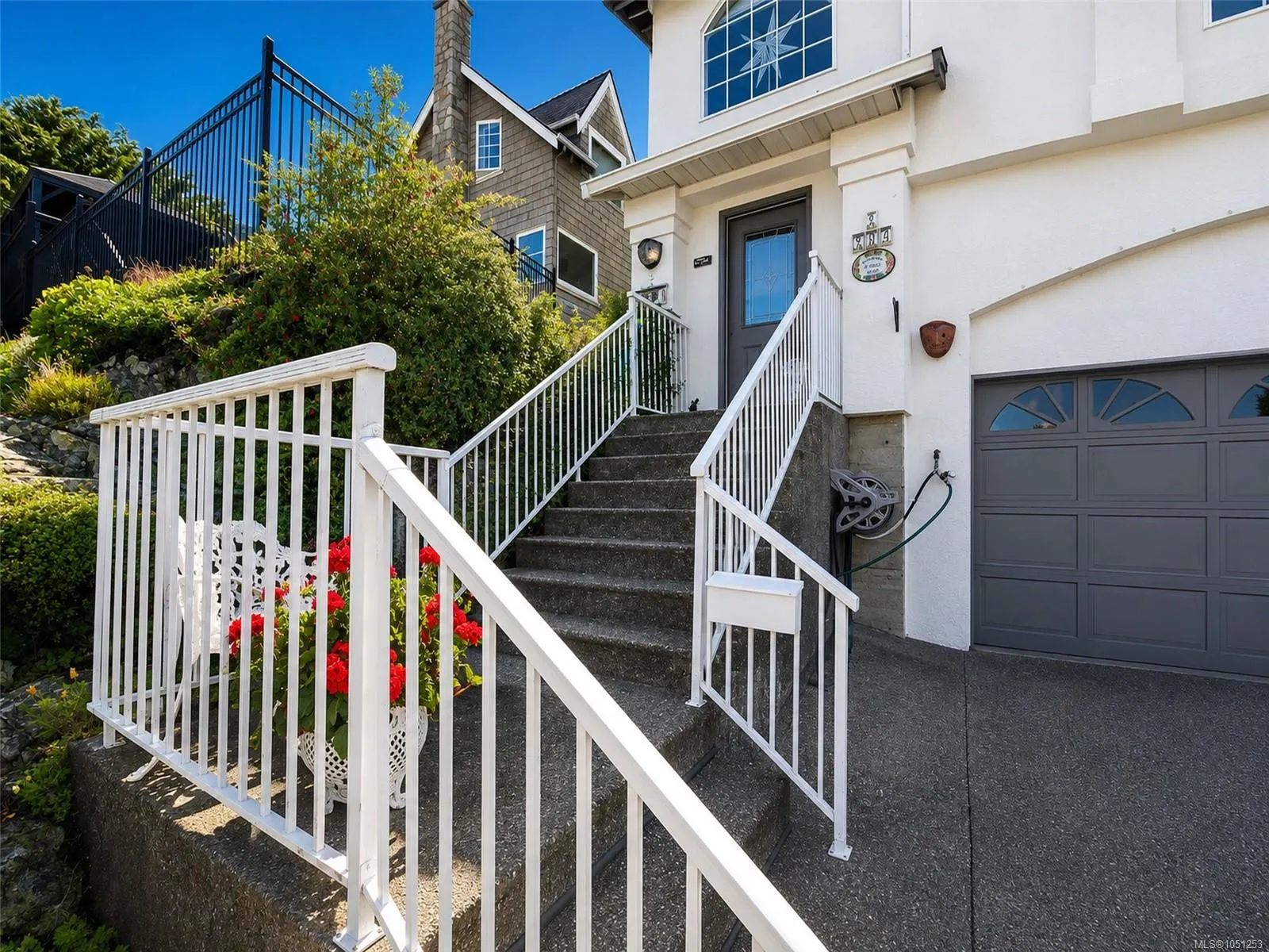 709 Luscombe Pl