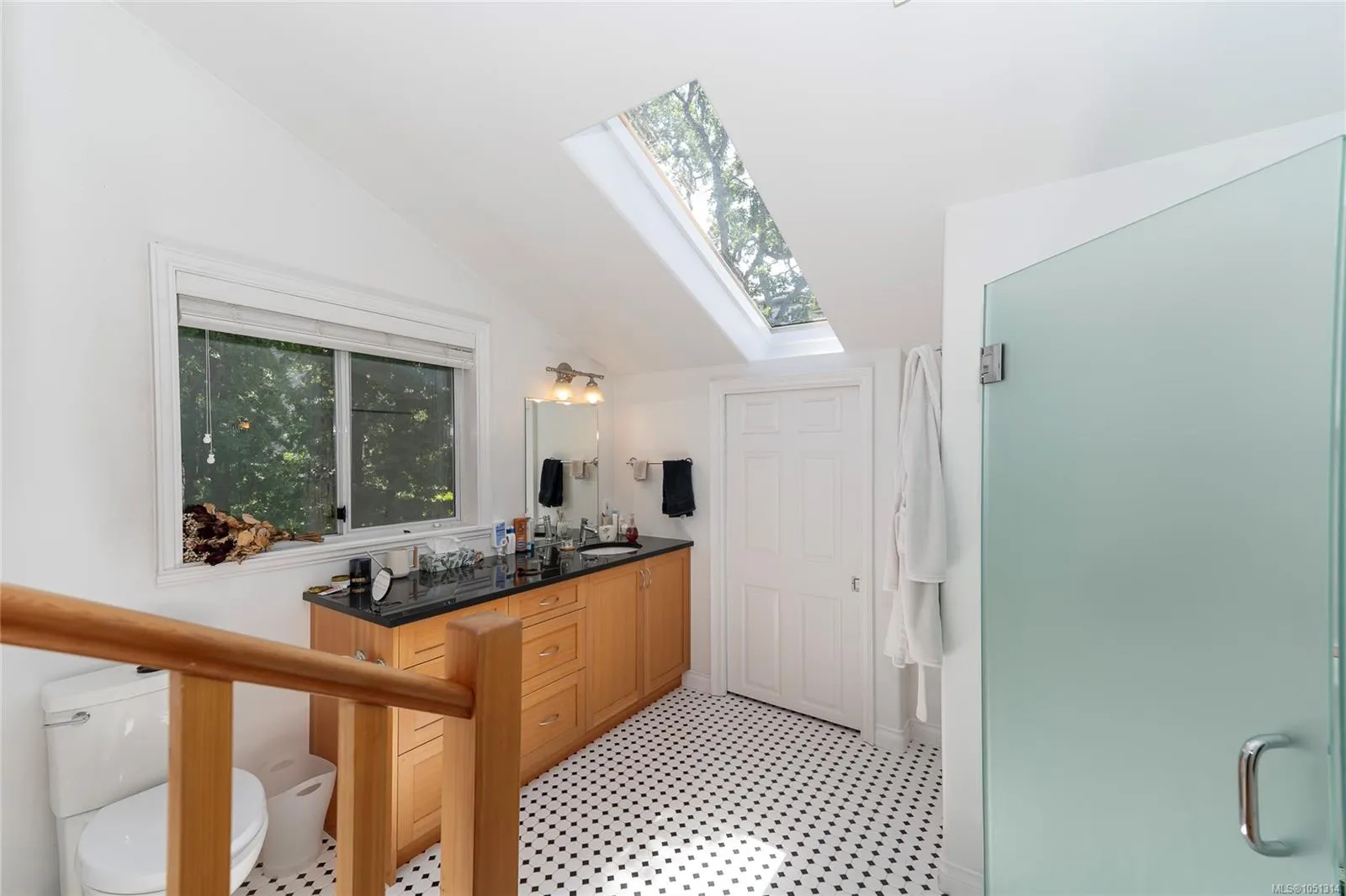1377 Rockland Ave