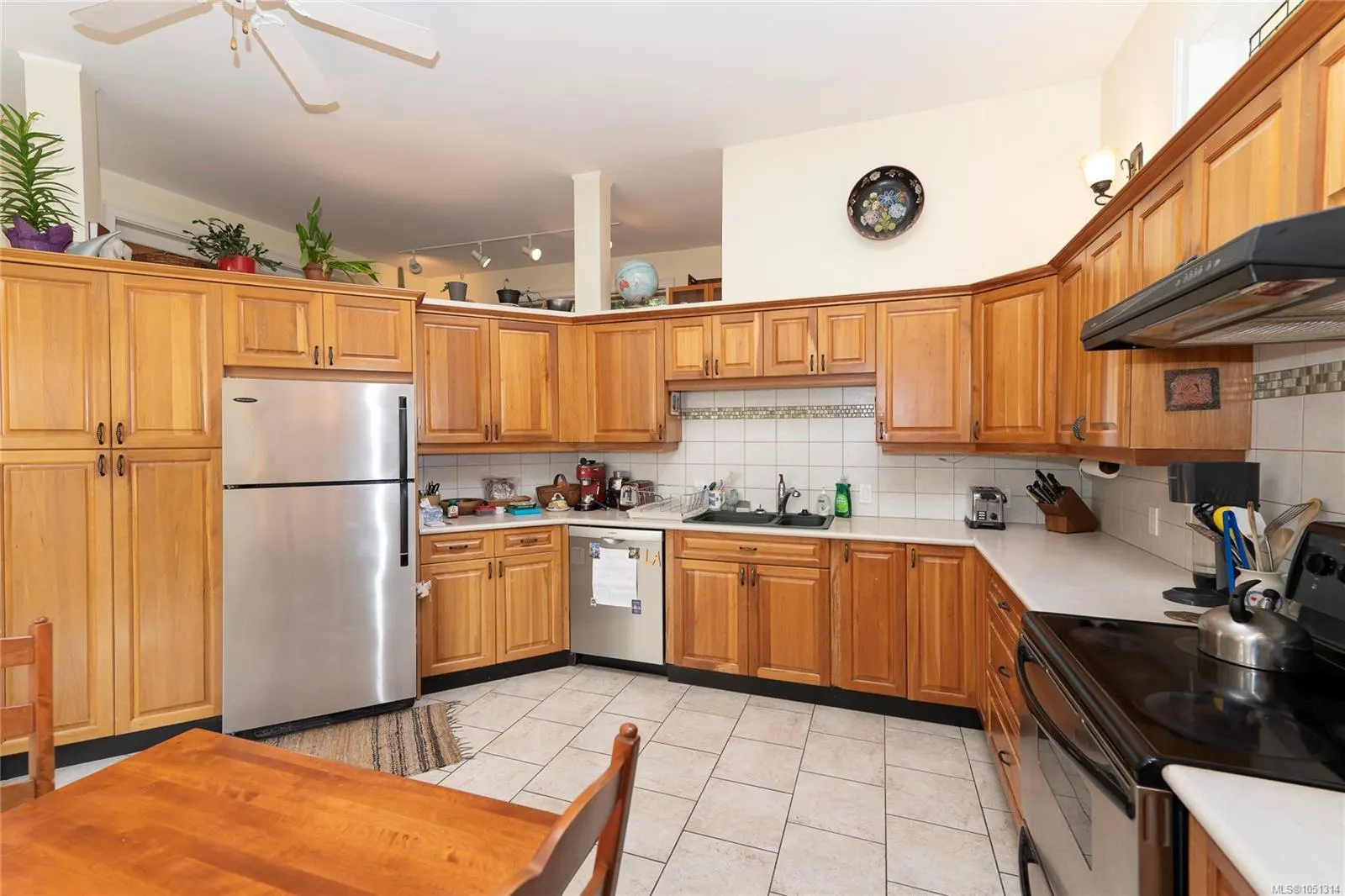 1377 Rockland Ave