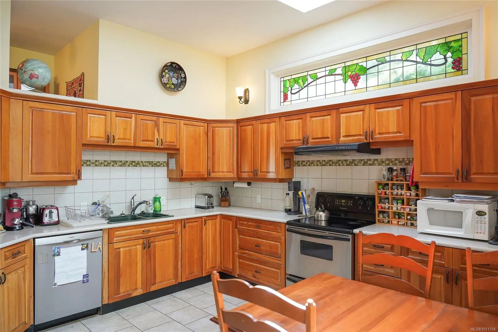 1377 Rockland Ave