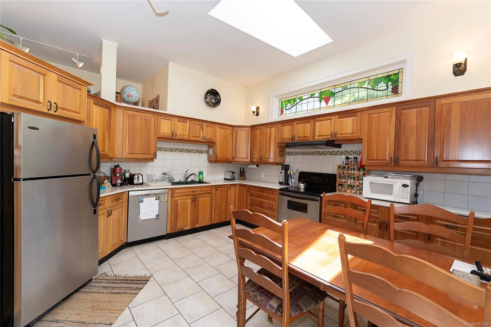 1377 Rockland Ave