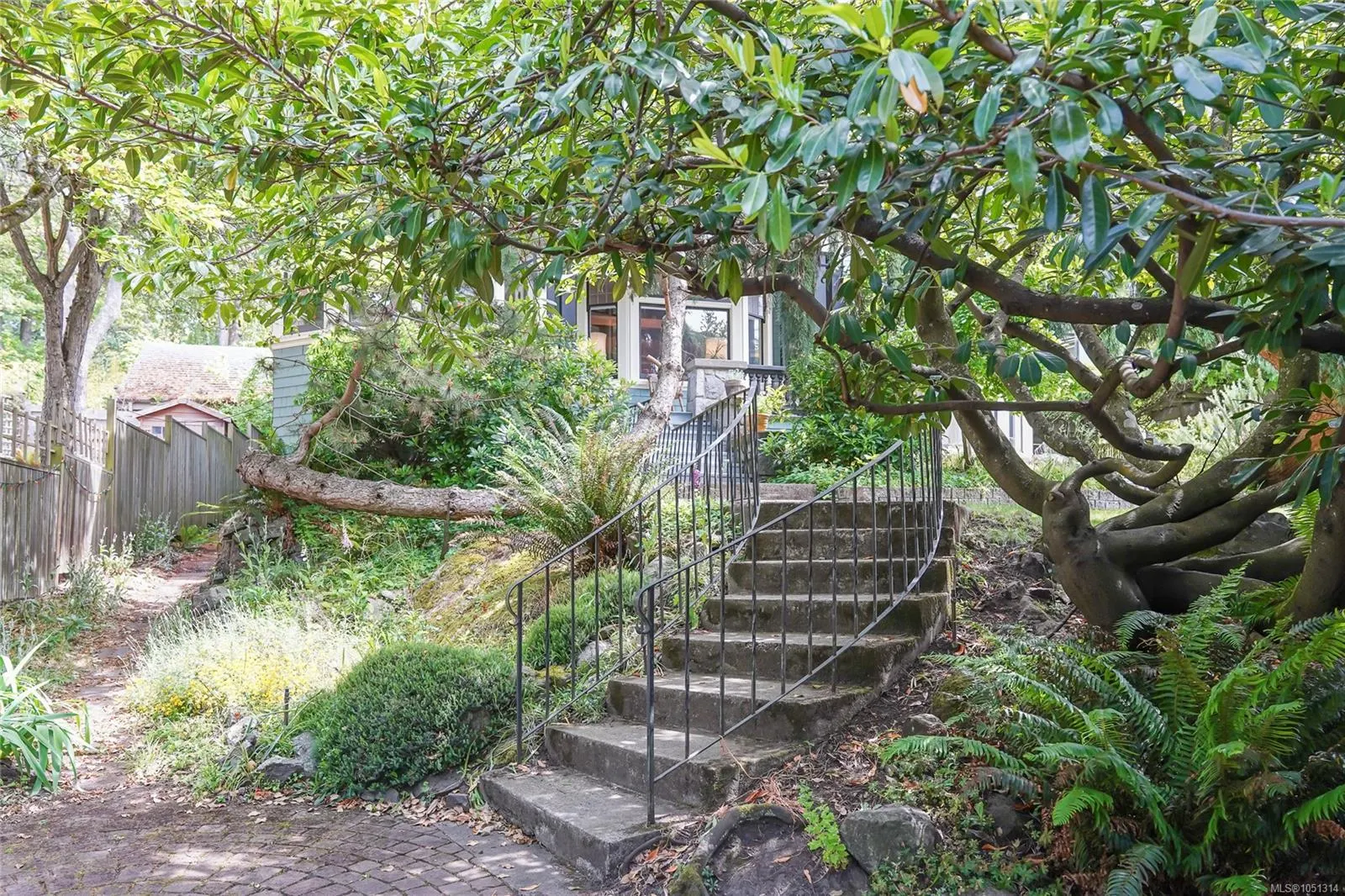 1377 Rockland Ave