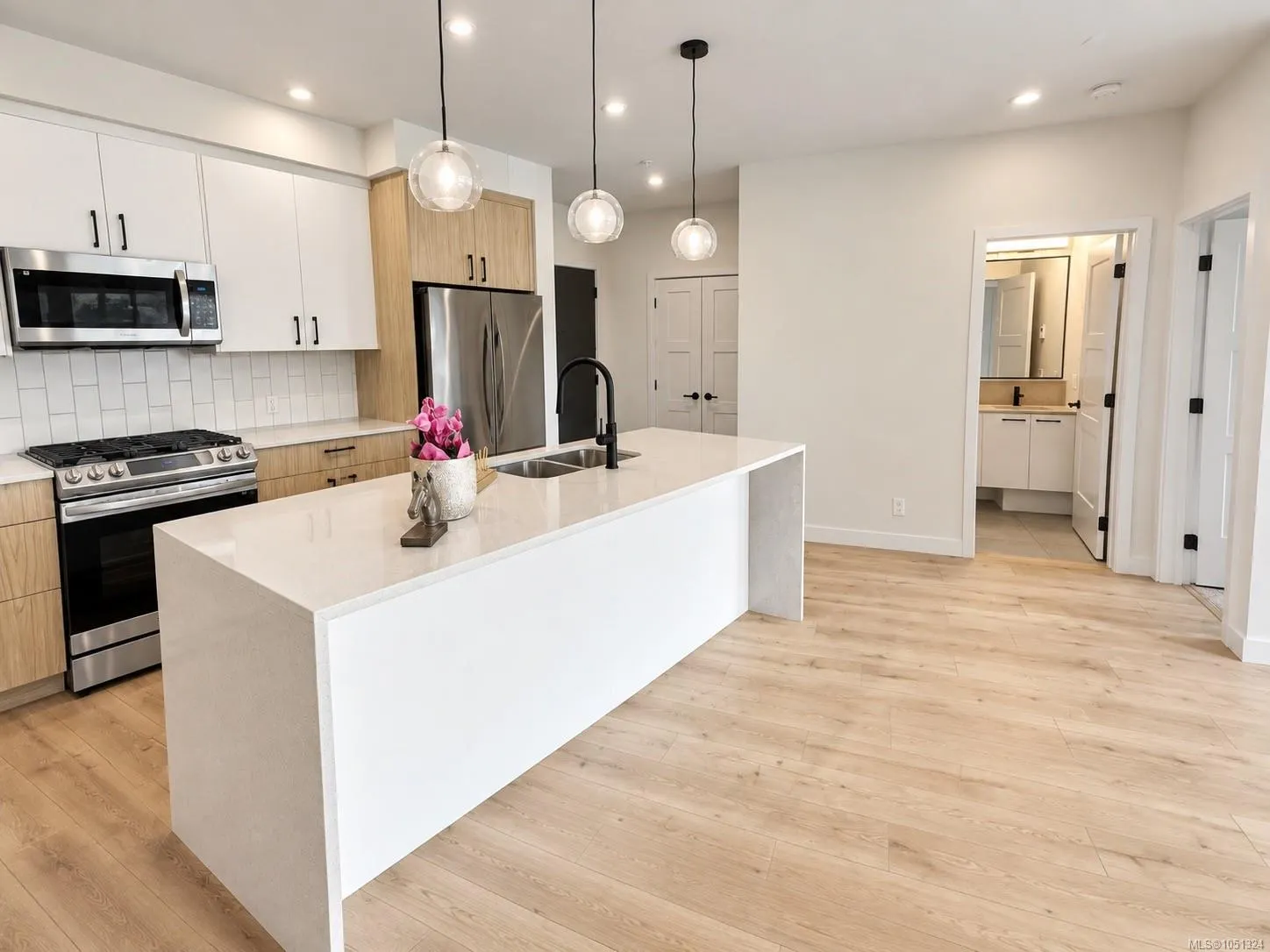958 Pharoah Mews