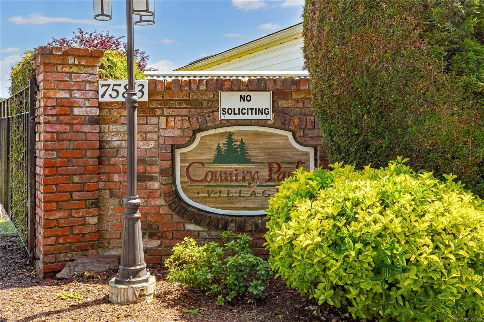 7583 Central Saanich Rd