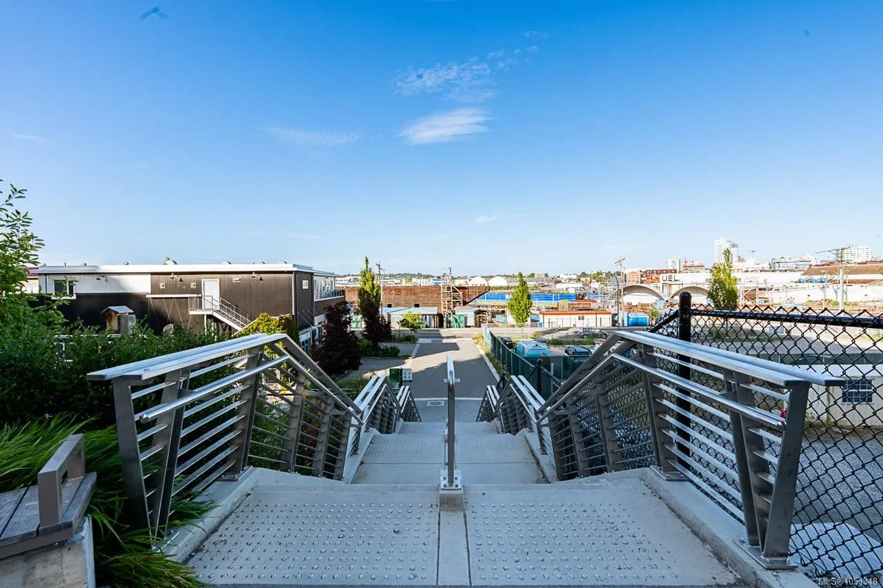 369 Tyee Rd