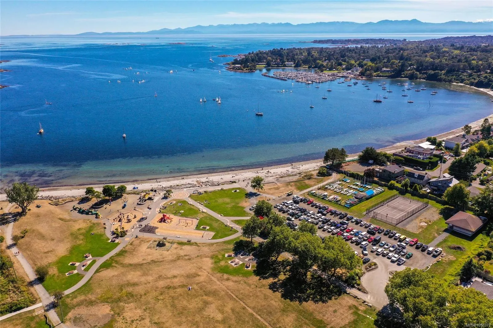 3861 Cadboro Bay Rd
