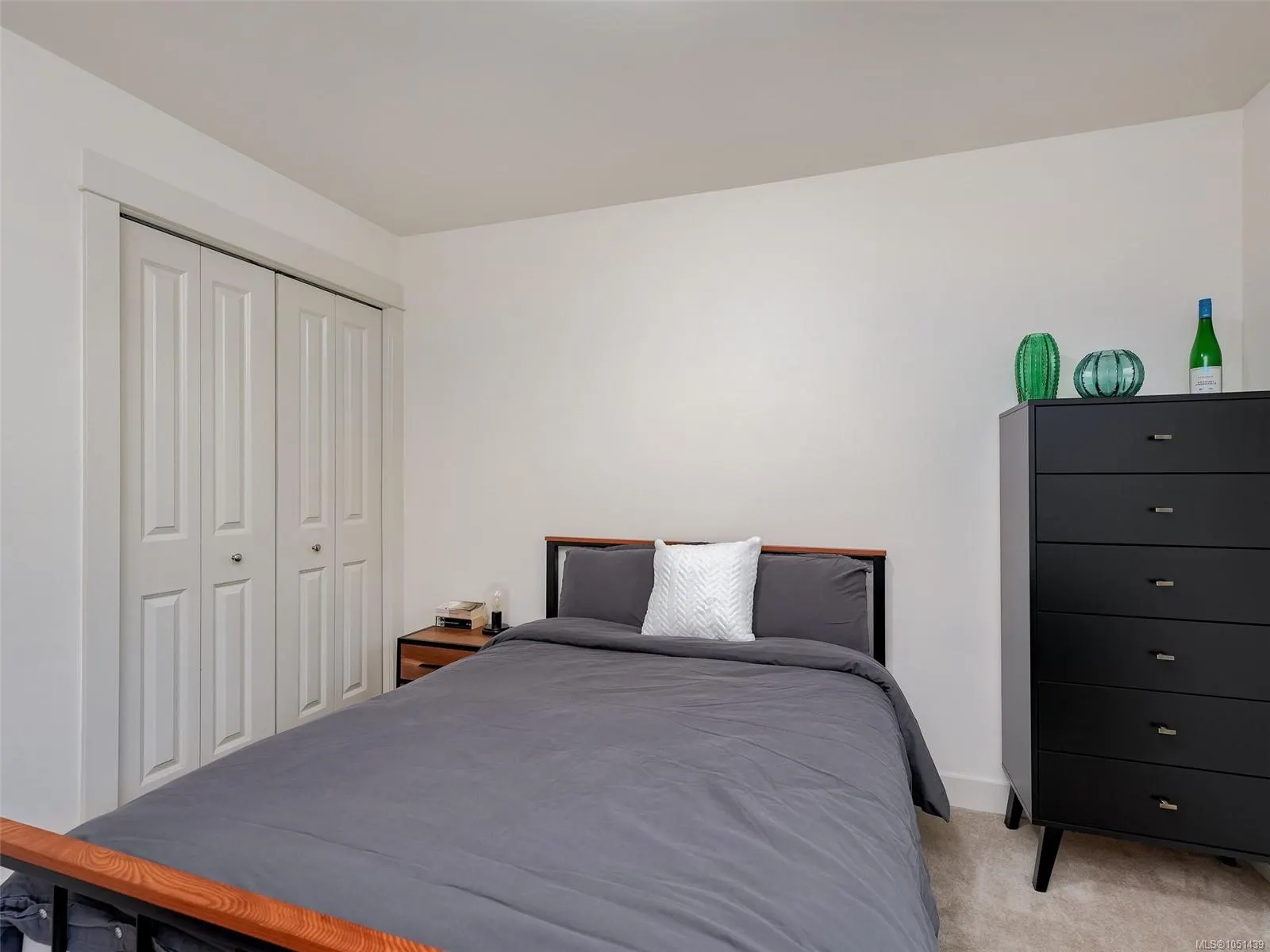 1315 Esquimalt Rd