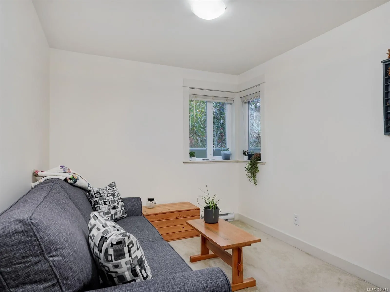1315 Esquimalt Rd