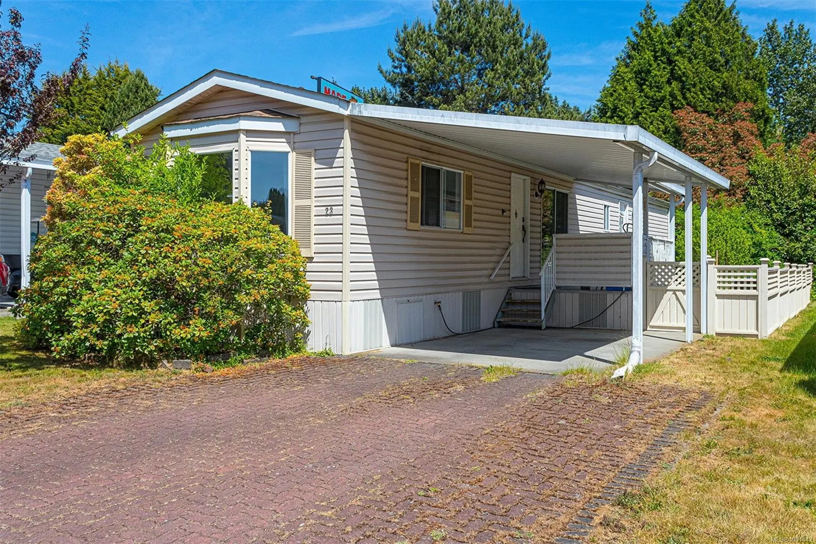 7583 Central Saanich Rd