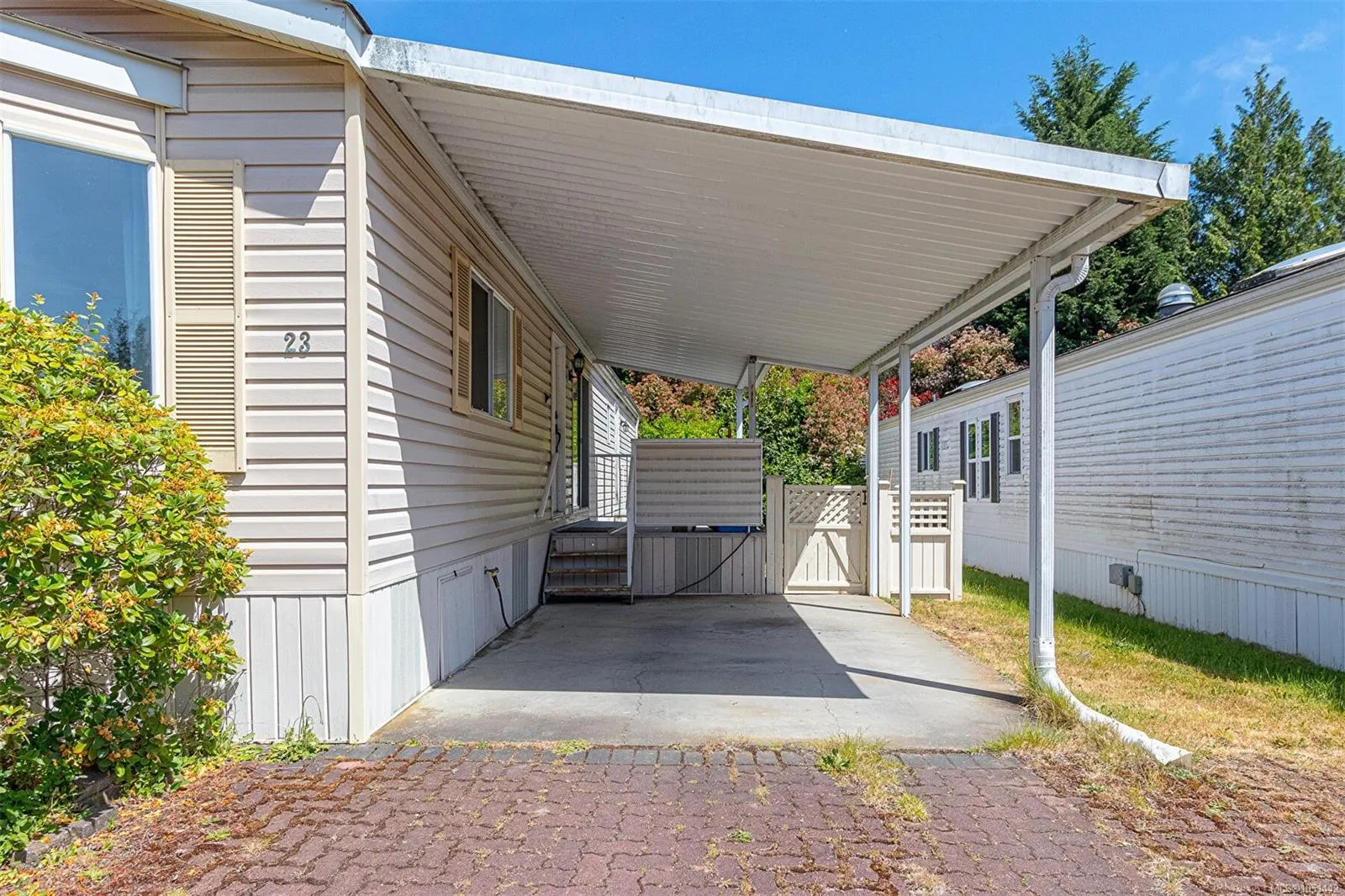 7583 Central Saanich Rd