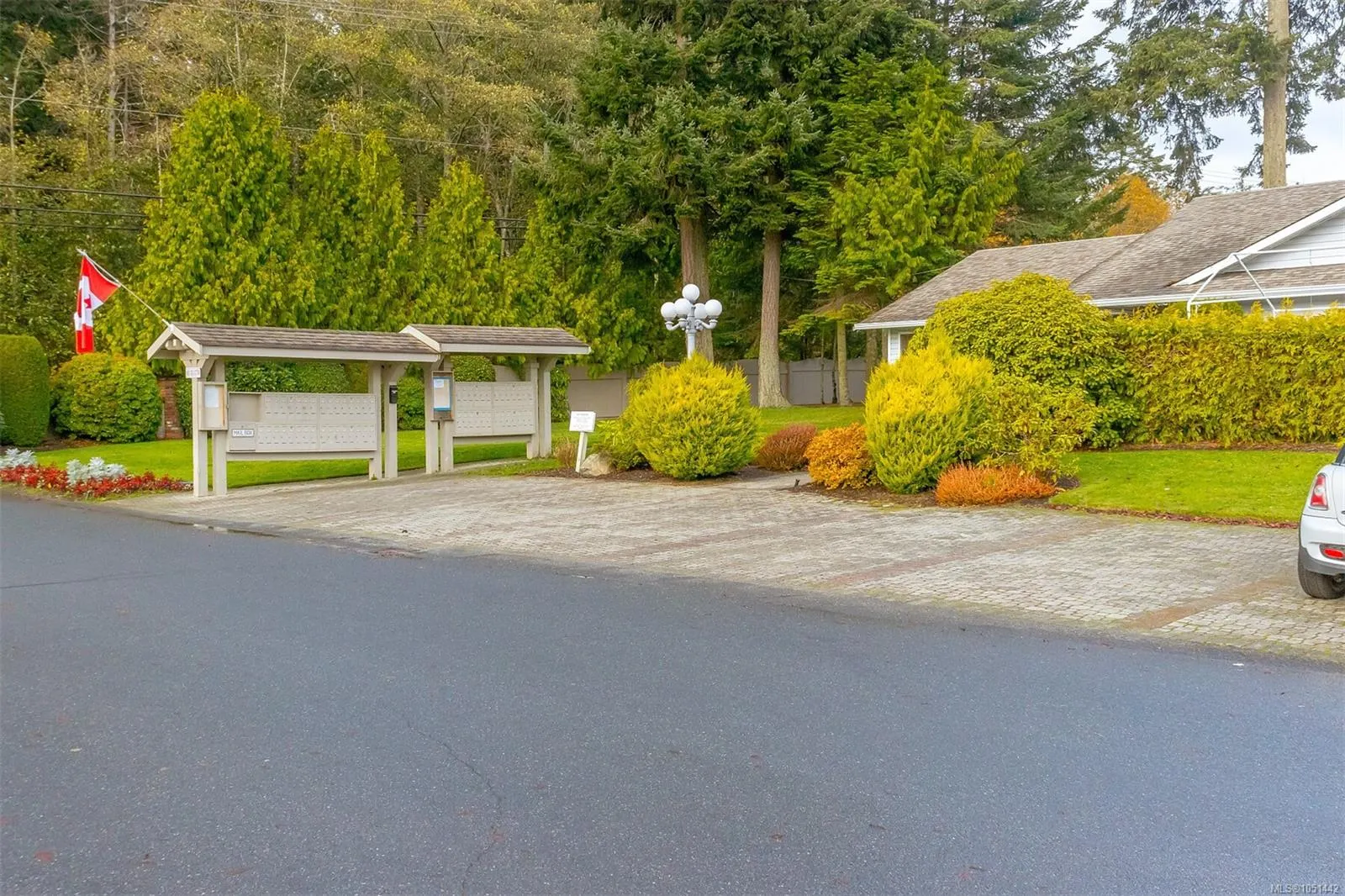 7583 Central Saanich Rd