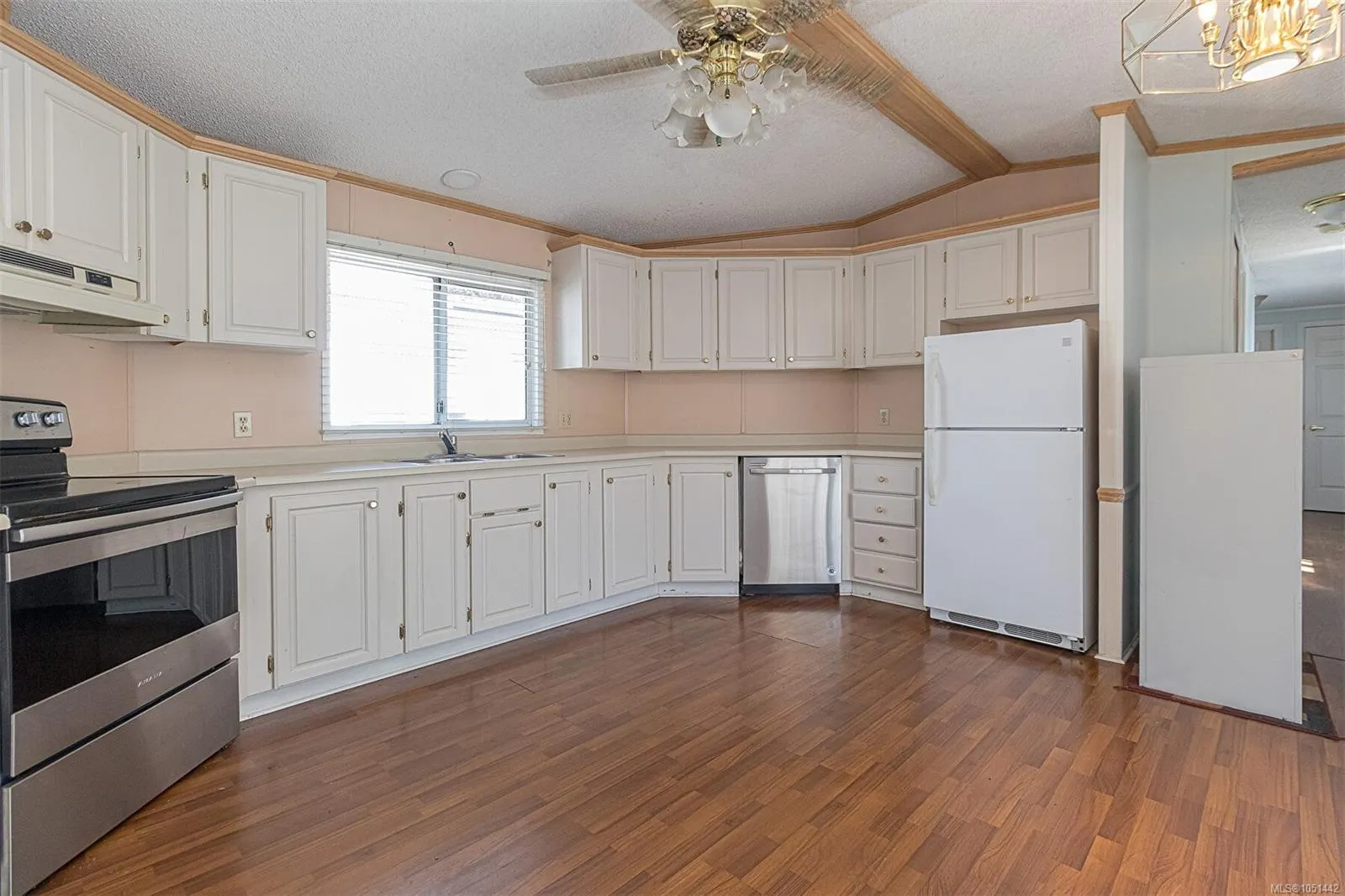 7583 Central Saanich Rd