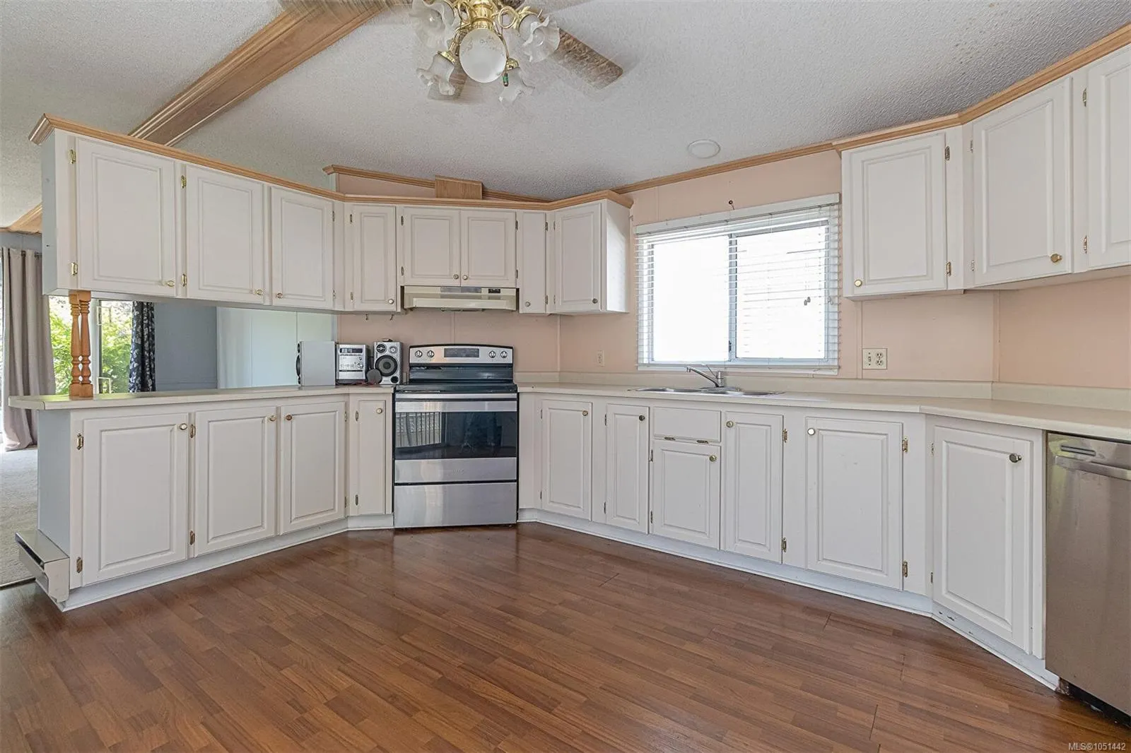 7583 Central Saanich Rd