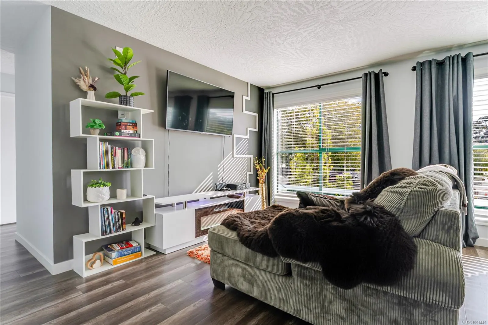 3460 Quadra St