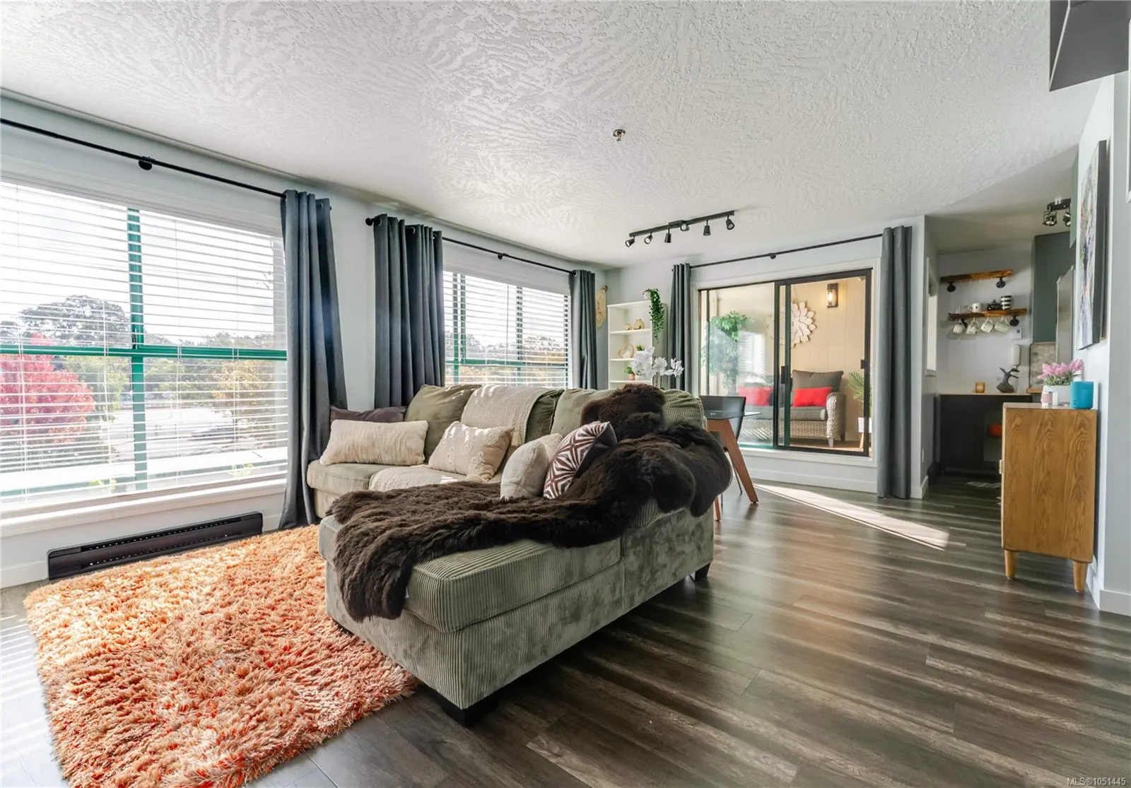 3460 Quadra St