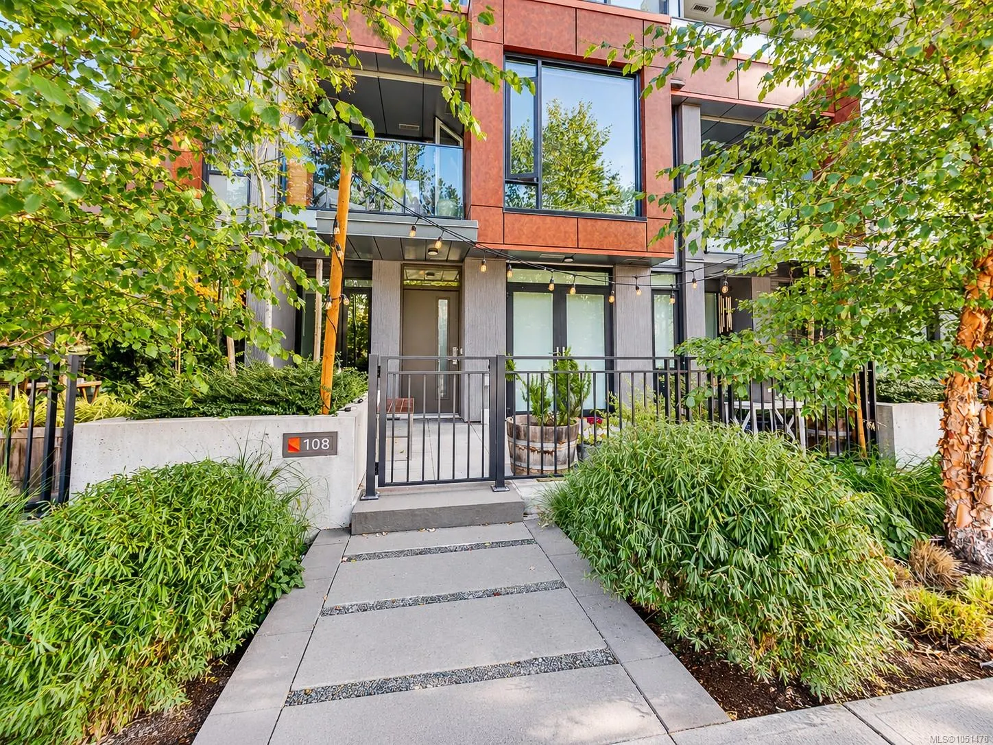 369 Tyee Rd