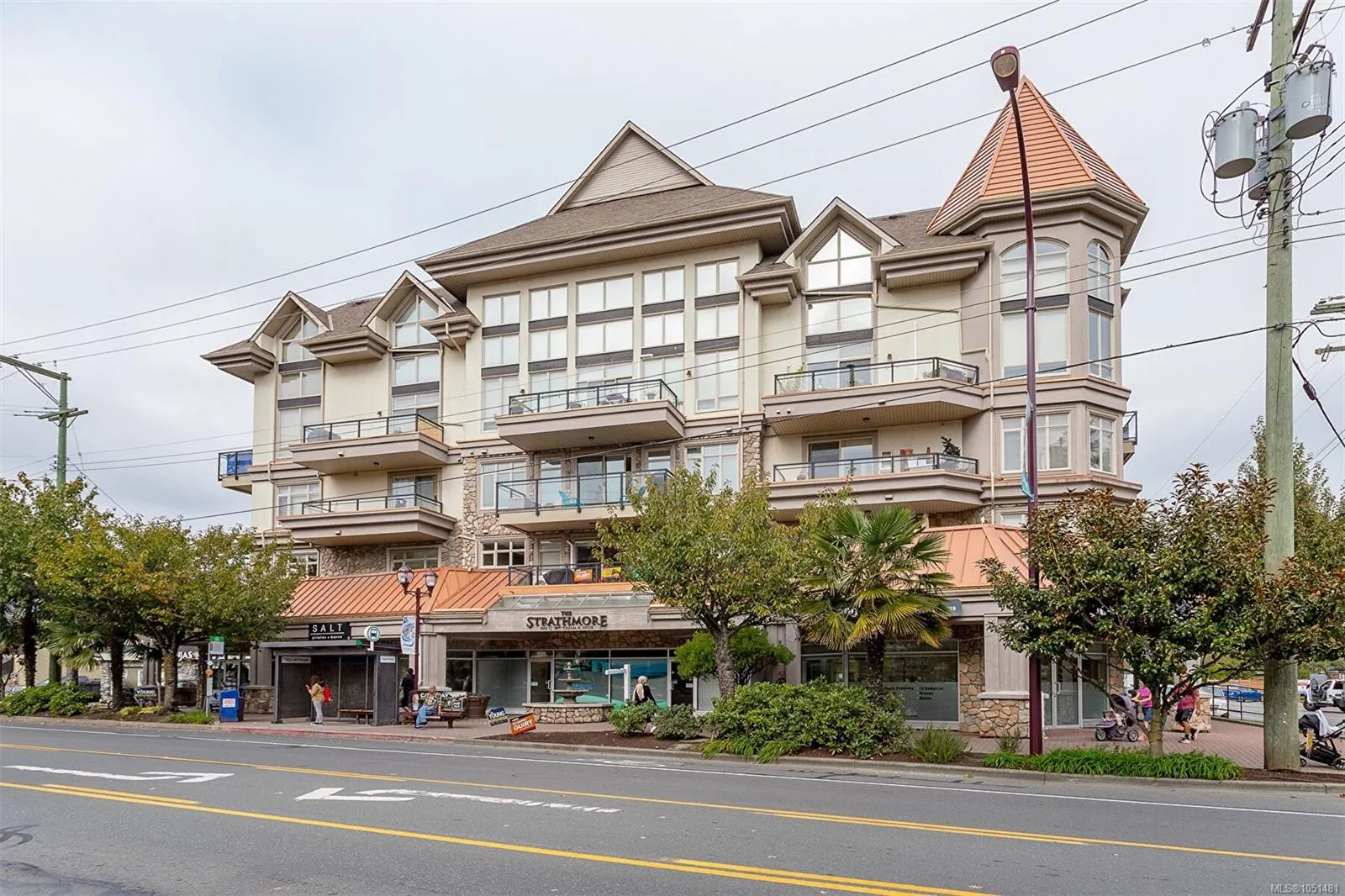 866 Goldstream Ave
