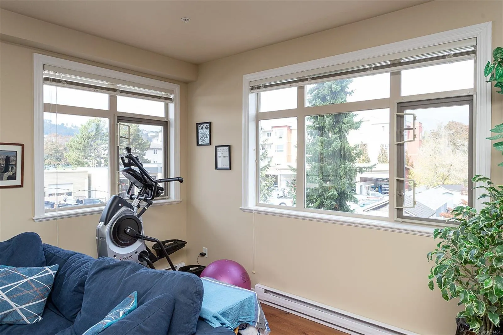 866 Goldstream Ave