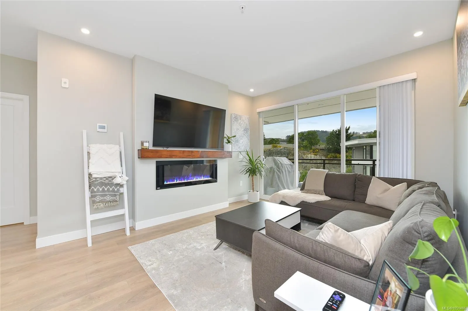 967 Whirlaway Cres