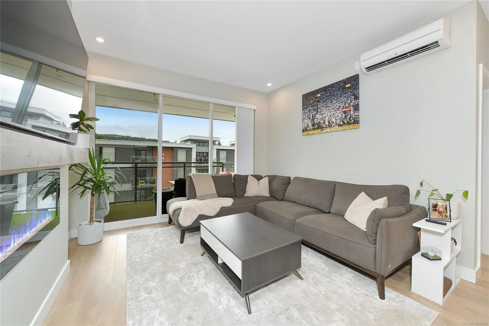 967 Whirlaway Cres
